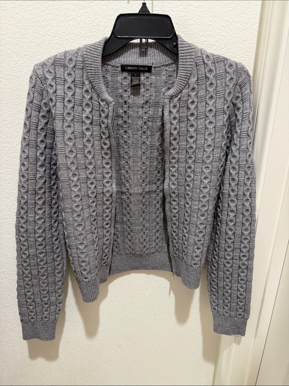 Carolyn Taylor Light Gray Cable-Knit Open Cardigan